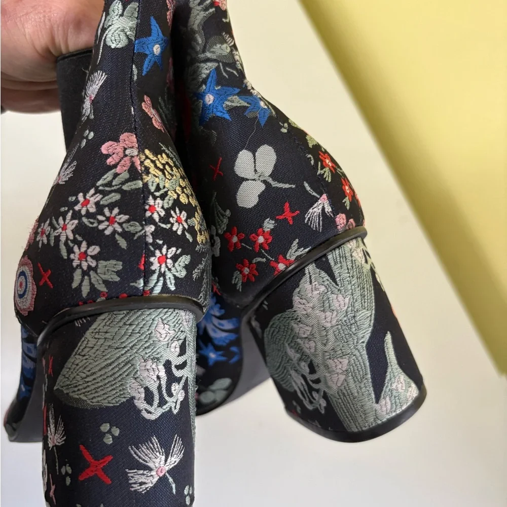 Indigo Rd. Black Floral Block Heel manmade Textile Chelsea Booties 6.5